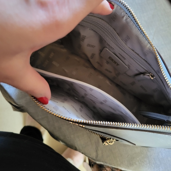 Dkny  hand bag/purse - Picture 3 of 3